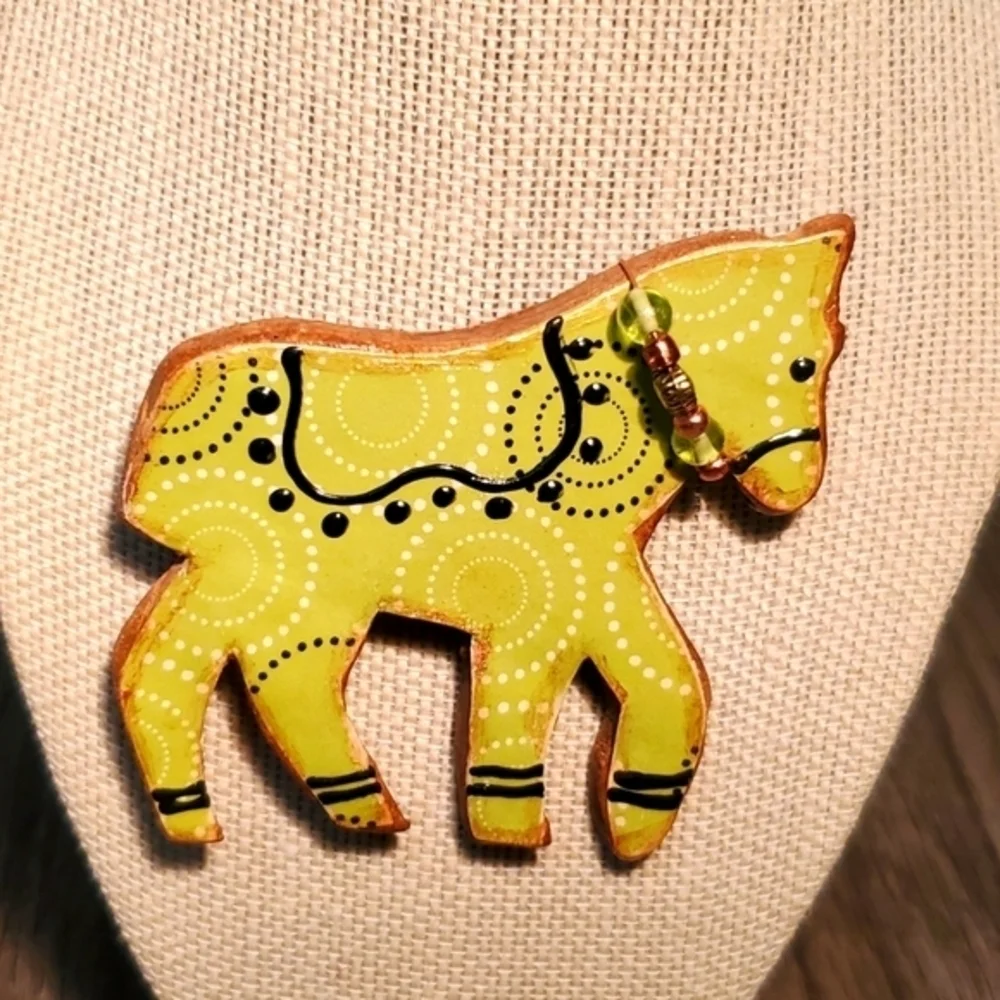 🧿 NWOT LIME GREEN HORSE BROOCH